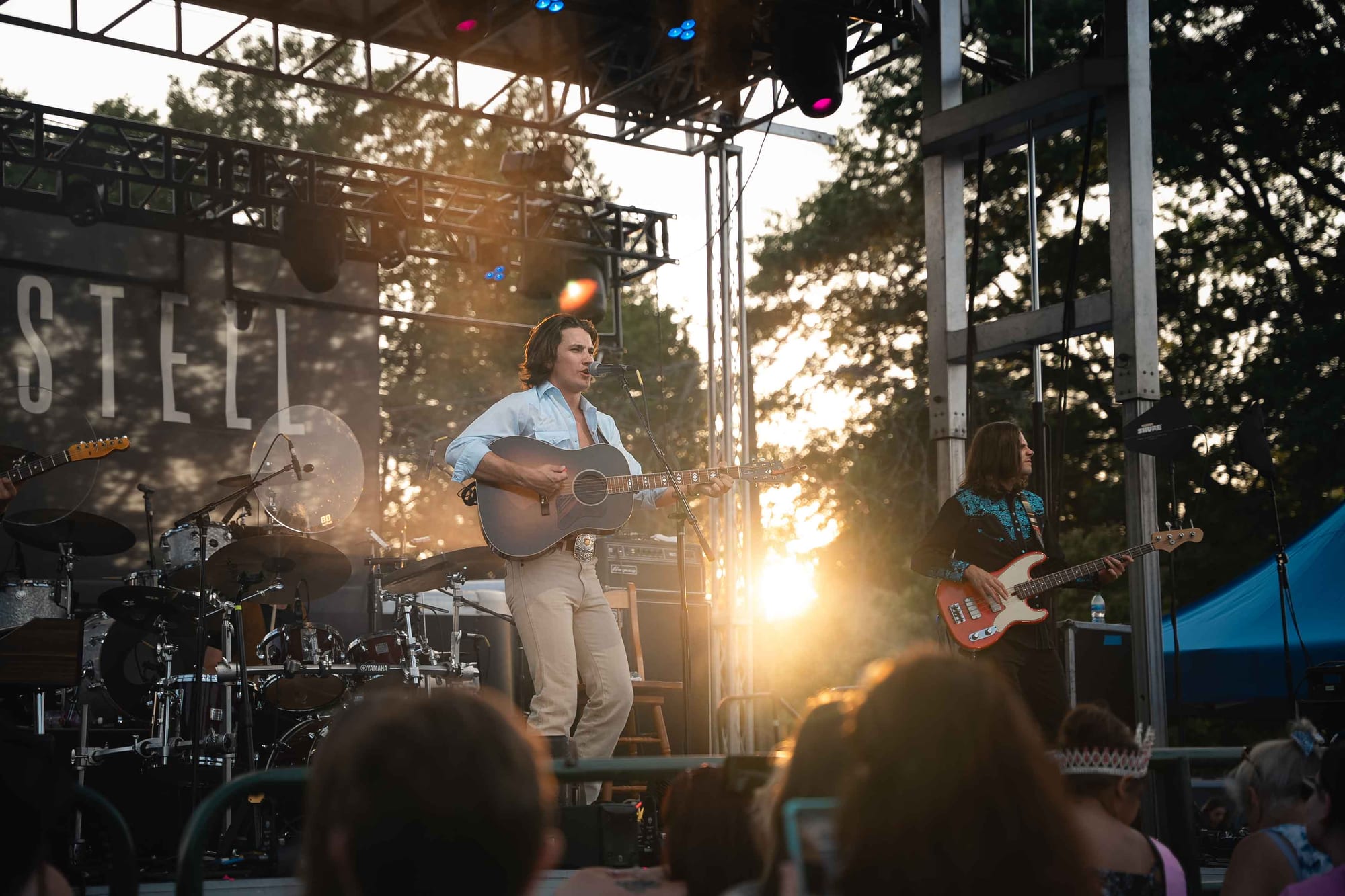 Matt Stell performing at sunset on the HoneyBee Festival stage